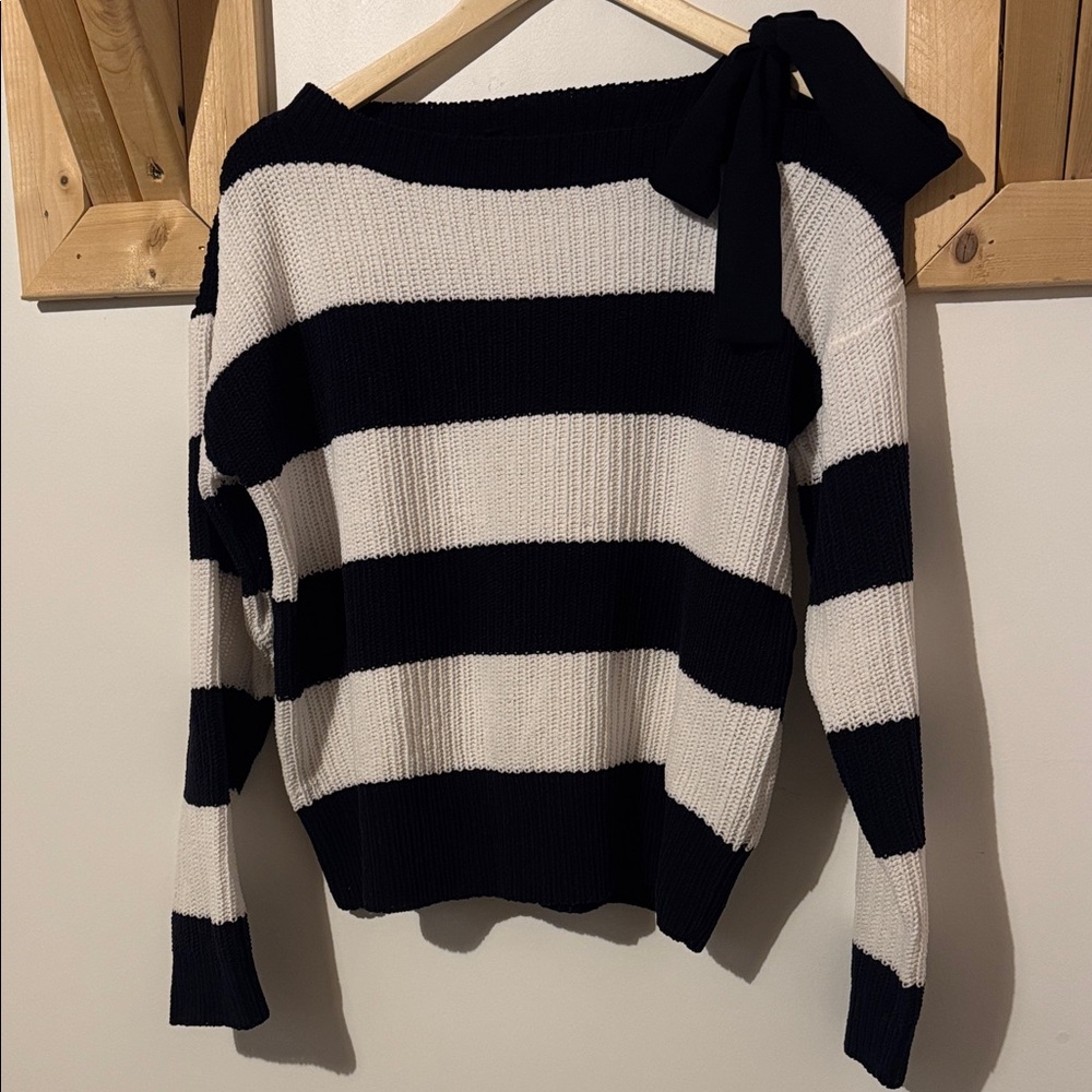 Vero Moda Off-the-Shoulder Blue and White Sweater